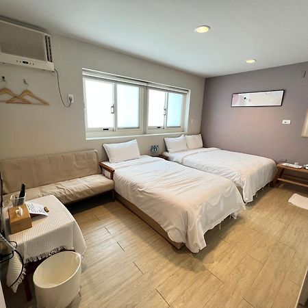 微趣 Wechill Hotel Tainan Bagian luar foto