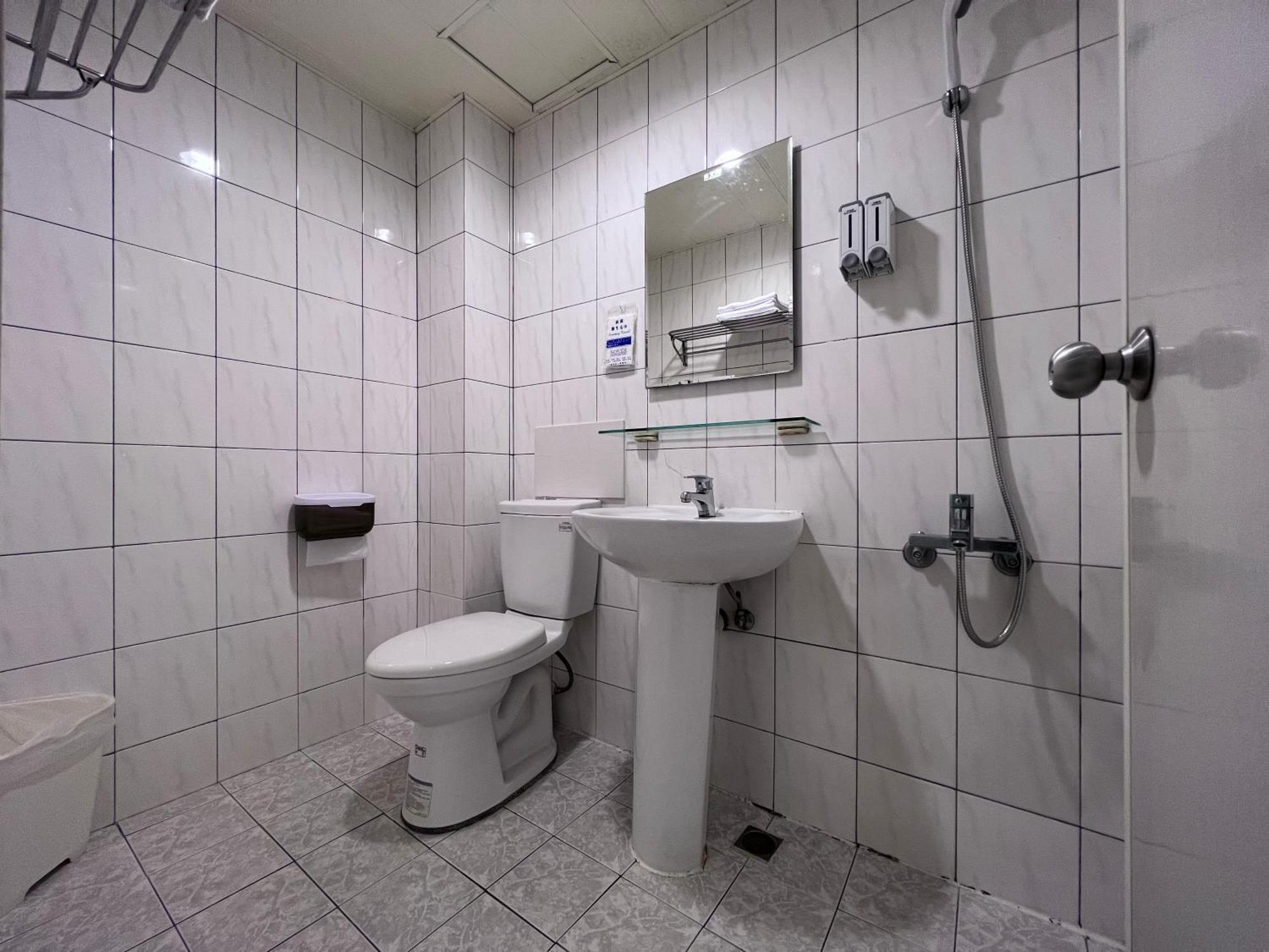 微趣 Wechill Hotel Tainan Bagian luar foto