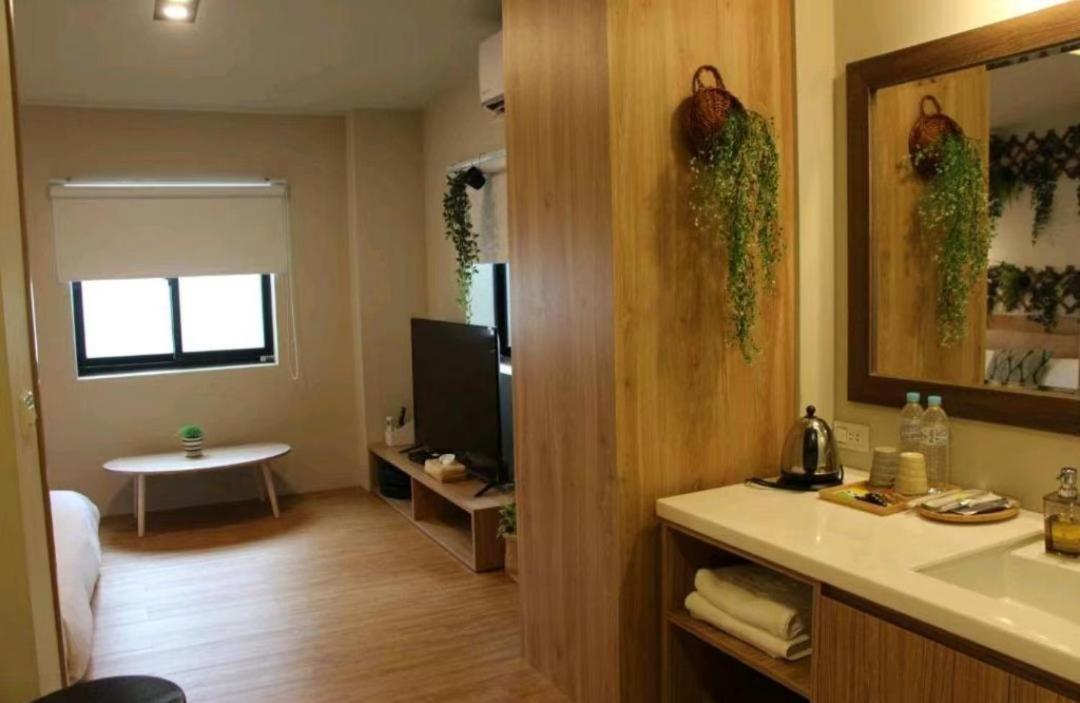 微趣 Wechill Hotel Tainan Bagian luar foto