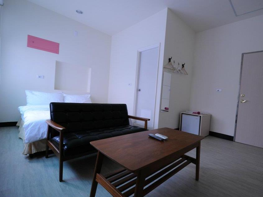 微趣 Wechill Hotel Tainan Bagian luar foto